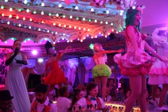 top-Dinner-Show-in-Berlin-feiern-Wilde-Matilde-Variete-Erlebnis-Deutsches-Restaurant-Cafe-und-Karussell-Bar-fuer-Gruppen-im-Nikolaiviertel-ist-die-beste-Idee-fuer-dein-Event