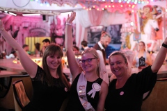 best-Dinner-Show-in-Berlin-feiern-Wilde-Matilde-Variete-Erlebnis-Deutsches-Restaurant-Cafe-und-Karussell-Bar-fuer-Gruppen-im-Nikolaiviertel-ist-die-beste-Idee-fuer-dein-Event