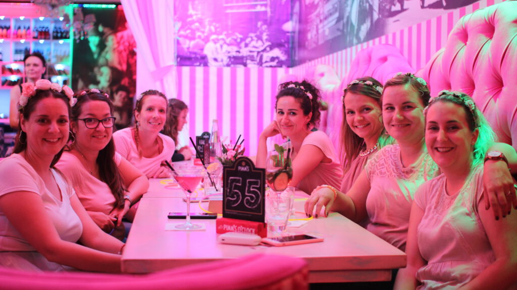 Plan your bachelorette party at the hippest Cocktailbar in Berlin Mitte 11 00 7