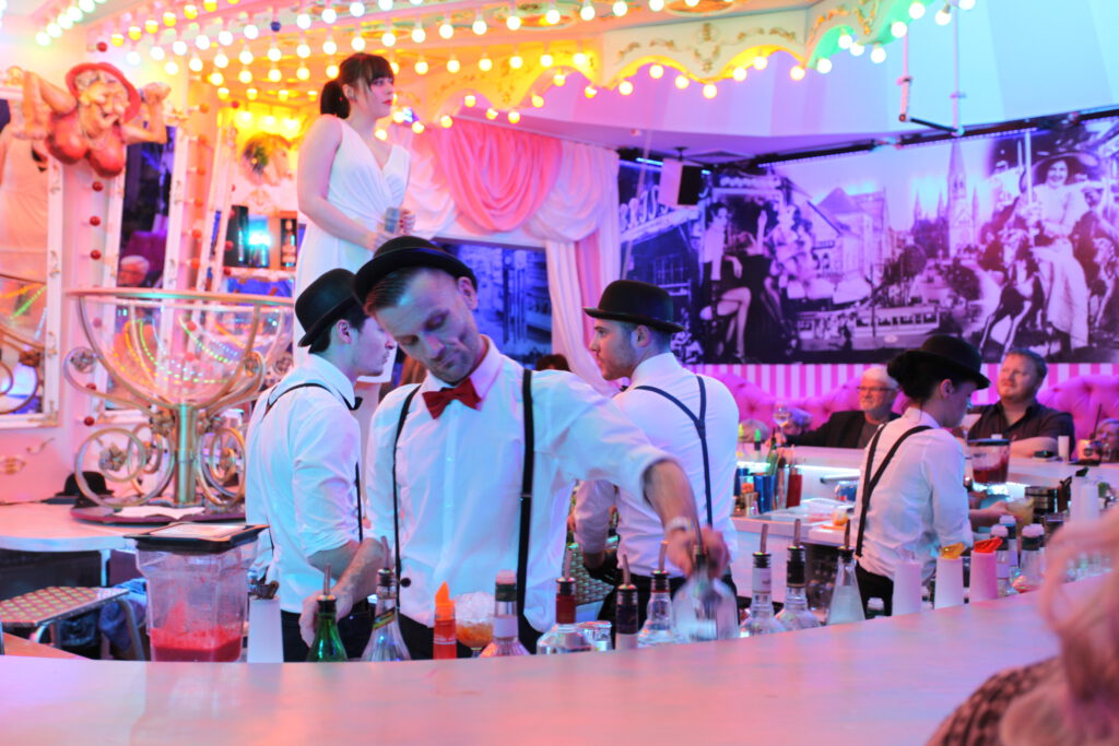 Cocktails genießen in der außergewöhnlichen Bar Berlin Wilde Matilde Cocktailbar Berlin 8 1 2