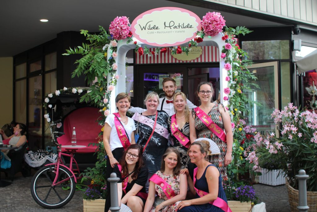 Partynacht Berlin mit den top Partyangeboten und JGA Paketen der Wilde Matilde Cocktailbar Berlin 4 202018951 4249014031823335 8500371144179896528 n