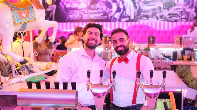 Tresenkraft Bierzapfer Bar staff wanted for our colorful carousel bar Berlin Mitte 10 Jobs Berlin IMG 8872