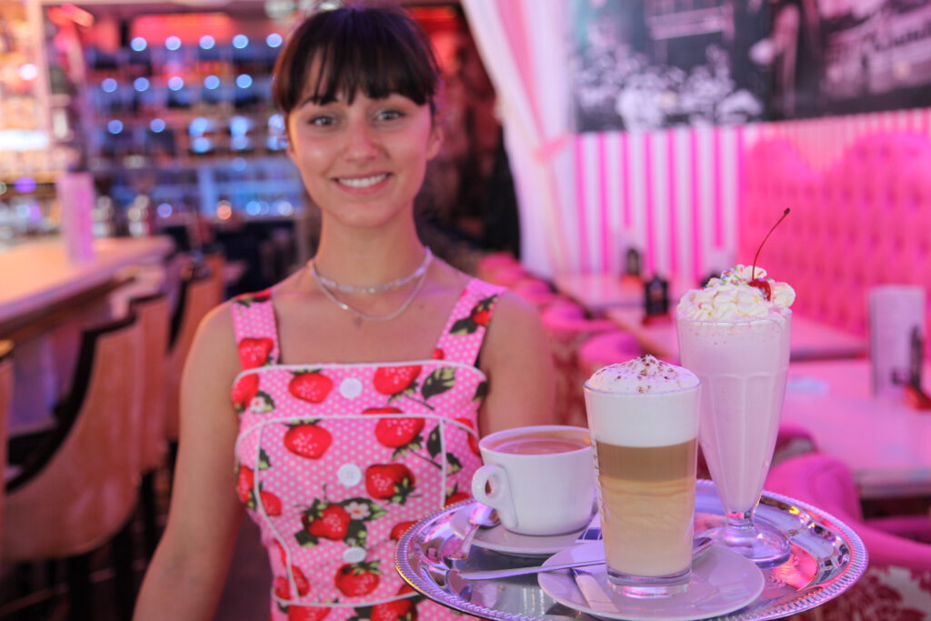 Servicepersonal, Servicekräfte, Kellnerin, Restaurantpersonal, Cafe und Gastro Jobs in Berlin 9 Kellnerin gesucht Berlin