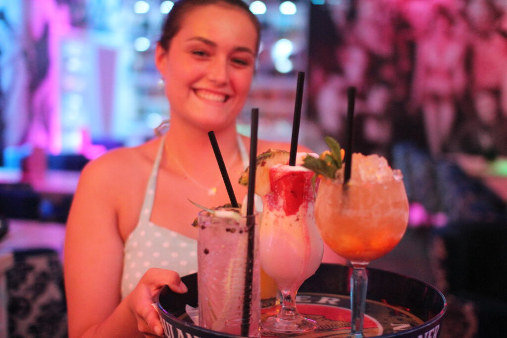 Cafe service staff wanted and restaurant jobs to be awarded in Berlin