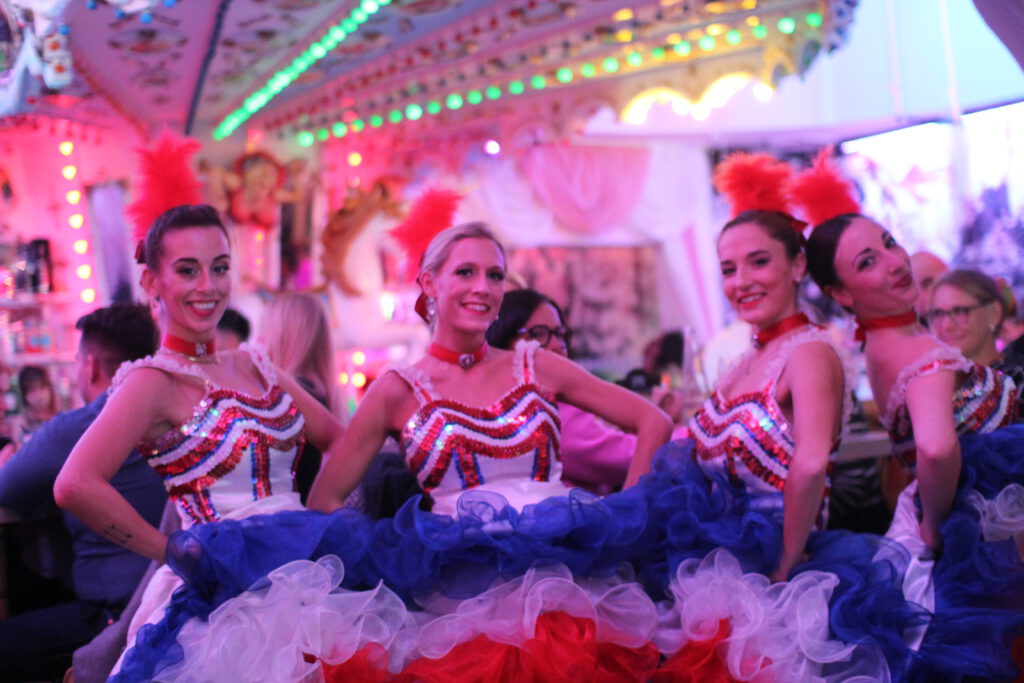 Big dancer CASTING in Berlin & OPEN AUDITION for dancers for all dance styles and performers. 7 Showgirls Berlin Casting, Dancer Casting Wilde Matilde