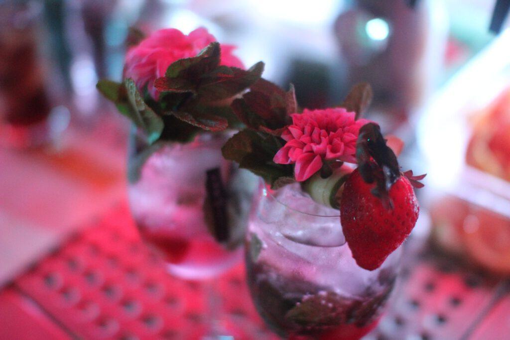 Knutschfleck Berlin Variete, Knutschfleck Party Bar Berlin, Knutschfleck Bar Berlin, Knutschfleck Berlin Variete Bar, Junggesellinnenabschied Party Berlin, JGA Pakete Berlin, Firmenfeier, Teamevent, Geburtstag, Junggesellenabschied Angebote, JGA Idee, Mädelsabend, Jahresfeier, Neujahrsfeier, Knutschfleck Bar unter dem Berliner Fernsehturm, Junggesellenabschied Pakete, Geburtstags Pakete, Gutschein, Geschenk, Tickets Berlin, Abendprogramm Berlin, Veranstaltungen in Berlin, Veranstaltungskalender, Weihnachtsfeier, Weihnachtsgutschein, Geschenkidee, Knutschfleckberlin, Knutschfleck, Bars, Bar, Bar near me, Club, JGA, Party Bilder Berlin, Gutscheine, Angebote, Pakete, Partybar, Restaurants für Gruppen Bars für Gruppen, Party Club Berlin, Partylocation, B2B, B2C, Firmenpaket, clubbing, Biergarten, Geburtstagsparty, Tickets, EintrittFrei, Nigthlife Berlin, Geburtstag Paket, Event, Teamevents, Restaurant, Deutsche Küche, Party Freitag, Party Samstag, Berlin, Nightclub, Kick Off Event, Incentiv, Get together, Mädelsabend, Disco, Discothek, Teamevent, Teamabend, Aftershowparty, Junggesellenabschied, AlexanderplatzEventlocation, Betriebsfeier, Livemusic, Cocktailbar, Cocktailbar Berlin, BarAlexanderplatz Show BarBerlin Firmenfeier Cocktailworkshop Burlesque Bar Cocktailkurs, Gutscheine Variete, Hochzeitstag, Gruppenevents, Touristenattraktion, Hennaabend Concierge Erlebnisgastronomie Event Partybilder Partyvideos Influencer Betriebsfeier, Firmenfeier, PartylocationNr1, toplocationberlin, Terrasse, Barnearme, GinTasting, Cocktailkurs, Showgirls Berlin, Deutsche Küche, BestBarBerlin, Eventlocation, Kick Off Berlin, Variete, teamabend. Gutscheine, Weihnachtsfeier, Firmenfeier, Tickets Berlin, Gutschein, Gutscheine in Berlin, Erlebnisse in Berlin, Weihnachtsgutscheine, Incentivs, B2B, Gruppenevents, Erlebnisgutschein, Tickets, Geschenkgutschein, Geschenkidee, Geburtstagsgutschein, Bars, Ginbar, Gin Bar mieten, Cocktailbar mieten, Barkeeper mieten, Gutschein, Gutscheine in Berlin, Erlebnisse in Berlin, Weihnachtsgutscheine, JGA Angebote, Tickets, Geschenkgutschein, Geschenkidee, Geburtstagsgutschein, Gutschein für Cocktailkurs, Cocktailkursgutschein, Cocktailworkshop-Gutschein, Cocktailgutschein, Gutschein für Variete in Berlin, Show-Gutschein, Gutschein für einen Showabend, Gutschein für Showdinner, Burlesque Tanzkurs Gutschein, Burlesquekurs- Gutschein, Gutschein für ein Gin Tasting in Berlin, Gin Tasting- Gutschein, Gutschein für ein candle light dinner berlin, Tickets für Variete Show in Berlin, Berlin Erlebnis- Restaurant am Alexanderplatz, verrückteste Bar in Berlin, Eventlocation in Berlin 