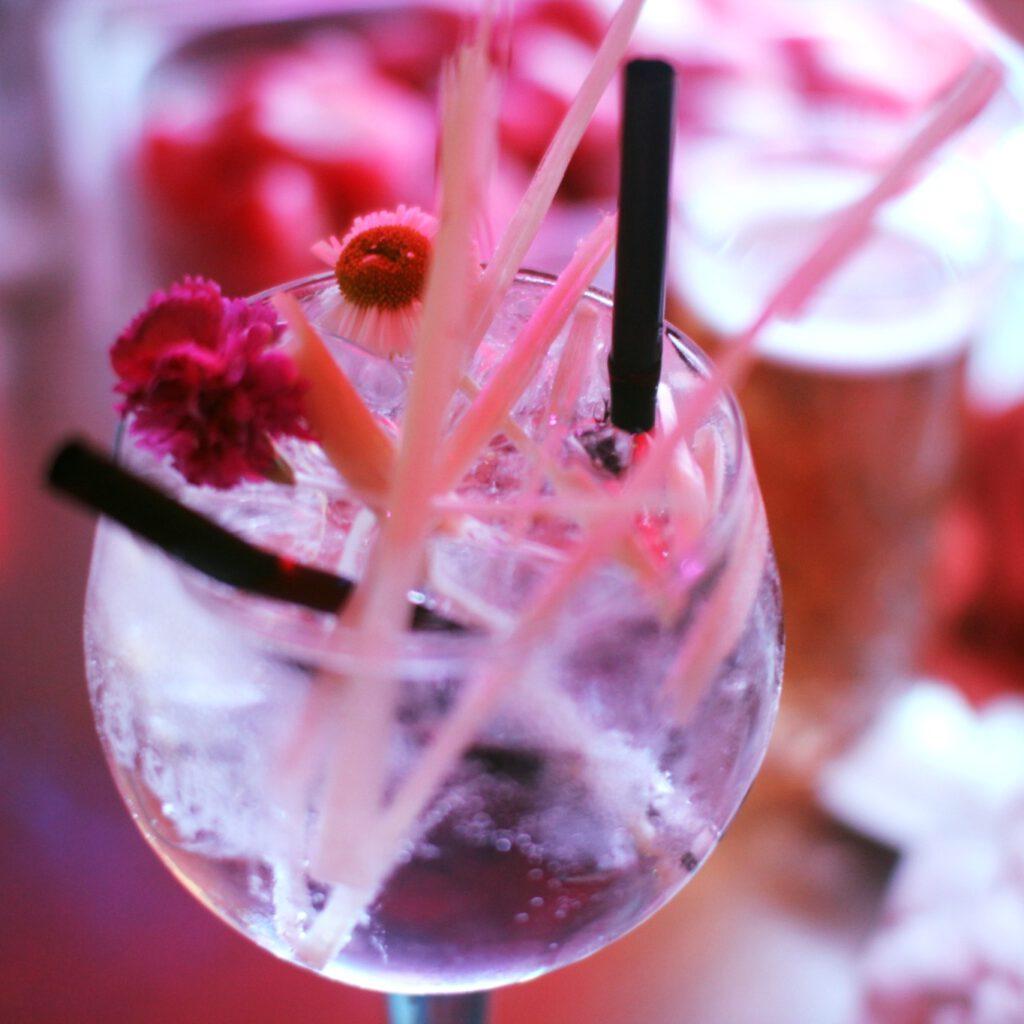 Cocktailbar in Berlin Mitte 1 342210431 270526471980293 5016234576646479212 n