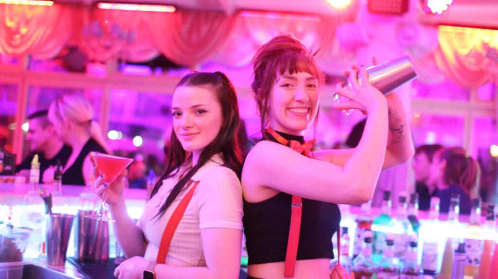 Wir suchen service Mitarbeiter 10 2 4