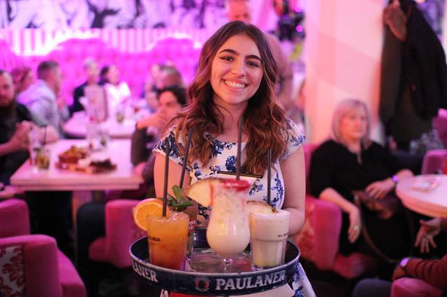 Wir suchen neue Kellnerinnen 4 Fotos Wilde Matilde Party Bar Berlin Eventlocation Berlin 01.04.2022 und 02.04.2022 1 5