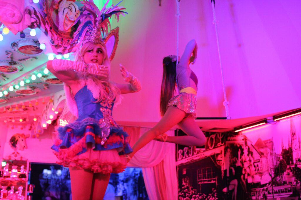 Varietéshow in Berlin downtown 1 445076829 969869328398328 6916509663769714584 n