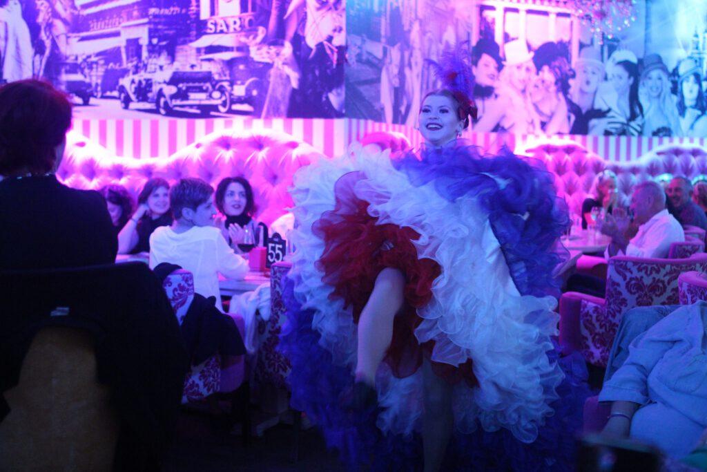 Varietéshow in Berlin Mitte 2 417403859 988246659893928 265048287477364805 n