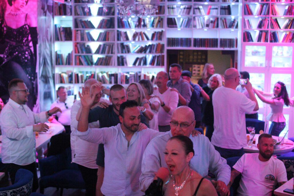 Live Musik Bar am Nikolaiviertel in Berlin 5 417418479 988247776560483 3418904054037482661 n