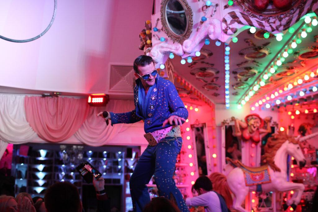 Live Music Bar in downtown Berlin 1 00 17 1