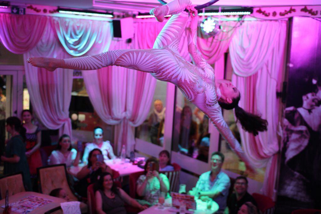 Varietéshow im Nikolaiviertel Berlin 3 510445901 1275909837794274 8307043195582423760 n