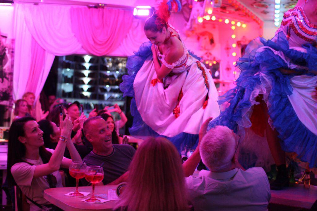 Varietéshow in Berlin Mitte 5 514261404 1305132084872049 8539898327865731059 n