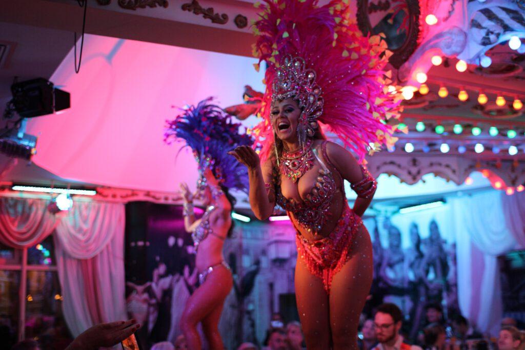 Live Show Programm im Herzen Berlins 6 Varietéshow in Berlin Mitte im Nikolaiviertel feiern gehen