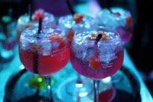 Cocktails an der Kettenkarussell-Bar der Wilde Matilde Berlin