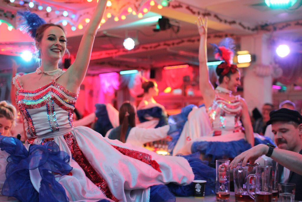 Wilde Matilde Deutsches Restaurant Variete show in berlin Nikolaiviertel 00000