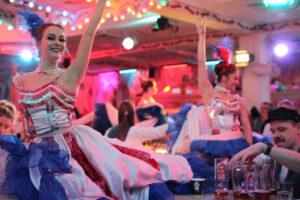 Wilde-Matilde-Deutsches-Restaurant-Variete-show-in-berlin-Nikolaiviertel