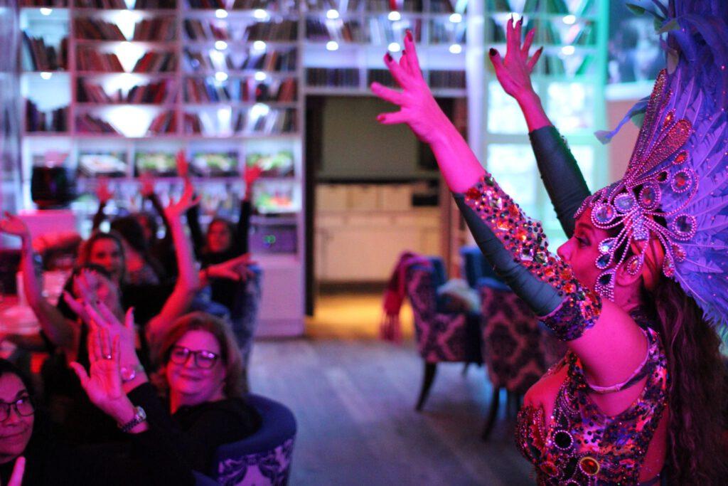 Varietéshow im Nikolaiviertel Berlin 2 Varietéshow im Nikolaiviertel Berlin