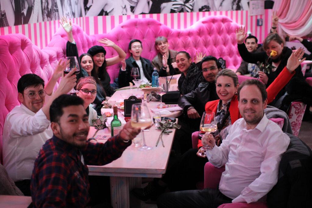 Wilde Matilde Deutsches Restaurant Variete show in berlin Nikolaiviertel 7