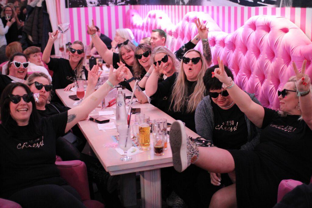 Einzigartige Varietéshow live erleben in Berlins Mitte 2 489329783 1212234640828461 7938635145291589235 n