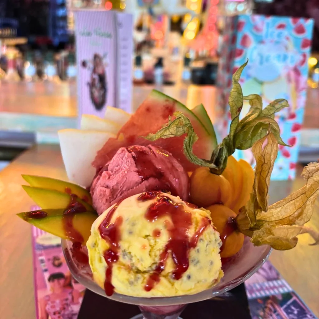 Eisköniginnen ein Schmaus 1 Eisbecher mit hausgemachtem Eis Wilde Matilde Berlin
