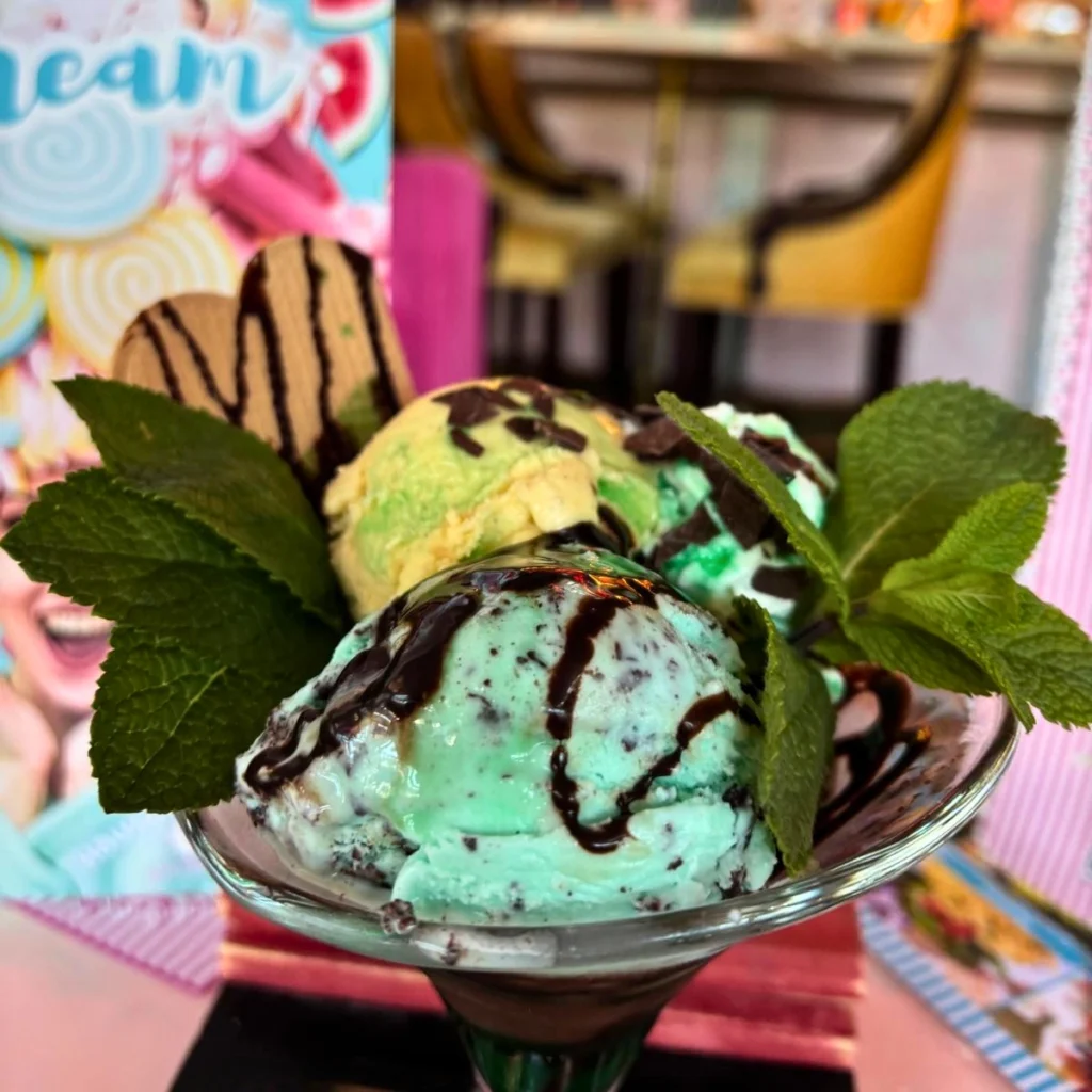 bester Eisbecher mit selbstgemachtem Eis Wilde Matilde Berlin