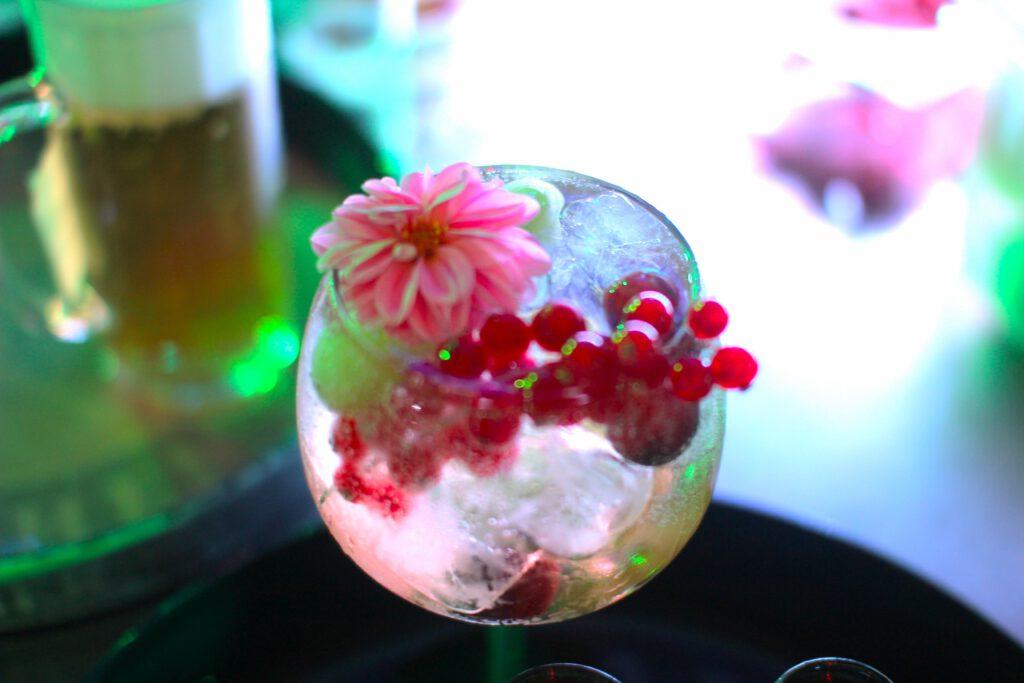 Der beste Kurs für Cocktailliebhaber 2026 4 Wilde Matilde ist das angesagteste Deutsche Restaurant im Nikolaiviertel Berlin, Wilde Matilde ist gleichfalls die beste Bar in Berlin Nikolaiviertel mit Variete Show Dinner Bar, DIE Top Bar, JGA Berlin, Junggesellenabschied, Ticket, Gutscheine, Variete, Deutsches Restaurant, Eventlocation, Weihnachtsfeier, WildeMatildeberlin, Wildematilde, Carusel Bar, Karussellbar, Karussell Bar, Weihnachtsgeschenk, Restaurant, Bar, Eventlocation berlin, Frühstück, Brunch, Lunch Berlin, Café, Kaffee und Kuchen, Torte, Eis, Eiscafe, Mädelsabend, Junggesellenabschied Party in Berlin, Teamevent, Geburtstag, Firmenfeier, JGA, Variete, Terrasse, Biergarten, Cocktailbar, Patisserie, Konditorei, Junggesellenabschied Pakete, Geburtstag Paket, JGA Pakete, Firmenfeier, Firmen Paket, Geburtstags Frühstück, Event, Teamevents, Nikolaiviertel, DDR Essen, original berliner Currywurst, Mittag essen, DDR Mittag, Gin Menü, Gin Tasting, Cocktailkurs, Showgirls Berlin, Deutsche Küche, BestBarBerlin, Eventlocation, Kick Off Berlin, Brunch, Variete, BerlinBrunch, teamabend. Frühstücks Cafe, Geschenkidee, Wertgutschein, Gutscheine, Weihnachtsfeier, Firmenfeier, Tickets Berlin, Gutschein, Gutscheine in Berlin, Erlebnisse in Berlin, Restaurants für Gruppen Bars für Gruppen, Weihnachtsgutscheine, Incentivs, B2B, Gruppenevents, Erlebnisgutschein, Tickets, Geschenkgutschein, Geschenkidee, Geburtstagsgutschein, Glitzercappuccino, Bars, Breakfast, Original Berliner Currywurst, AfternoonTea , Torten, Ginbar, Gin Bar mieten, Cocktailbar mieten, Barkeeper mieten, Gutschein, Gutscheine in Berlin, Erlebnisse in Berlin, Weihnachtsgutscheine, JGA Angebote, Weniger anzeigen