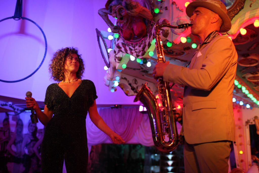 Wilde Matilde ist das angesagteste Deutsche Restaurant im Nikolaiviertel Berlin, Wilde Matilde ist gleichfalls die beste Bar in Berlin Nikolaiviertel mit Variete Show Dinner Bar, DIE Top Bar, JGA Berlin, Junggesellenabschied, Ticket, Gutscheine, Variete, Deutsches Restaurant, Eventlocation, Weihnachtsfeier, WildeMatildeberlin, Wildematilde, Carusel Bar, Karussellbar, Karussell Bar, Weihnachtsgeschenk, Restaurant, Bar, Eventlocation berlin, Frühstück, Brunch, Lunch Berlin, Café, Kaffee und Kuchen, Torte, Eis, Eiscafe, Mädelsabend, Junggesellenabschied Party in Berlin, Teamevent, Geburtstag, Firmenfeier, JGA, Variete, Terrasse, Biergarten, Cocktailbar, Patisserie, Konditorei, Junggesellenabschied Pakete, Geburtstag Paket, JGA Pakete, Firmenfeier, Firmen Paket, Geburtstags Frühstück, Event, Teamevents, Nikolaiviertel, DDR Essen, original berliner Currywurst, Mittag essen, DDR Mittag, Gin Menü, Gin Tasting, Cocktailkurs, Showgirls Berlin, Deutsche Küche, BestBarBerlin, Eventlocation, Kick Off Berlin, Brunch, Variete, BerlinBrunch, teamabend. Frühstücks Cafe, Geschenkidee, Wertgutschein, Gutscheine, Weihnachtsfeier, Firmenfeier, Tickets Berlin, Gutschein, Gutscheine in Berlin, Erlebnisse in Berlin, Restaurants für Gruppen Bars für Gruppen, Weihnachtsgutscheine, Incentivs, B2B, Gruppenevents, Erlebnisgutschein, Tickets, Geschenkgutschein, Geschenkidee, Geburtstagsgutschein, Glitzercappuccino, Bars, Breakfast, Original Berliner Currywurst, AfternoonTea , Torten, Ginbar, Gin Bar mieten, Cocktailbar mieten, Barkeeper mieten, Gutschein, Gutscheine in Berlin, Erlebnisse in Berlin, Weihnachtsgutscheine, JGA Angebote, Weniger anzeigen
