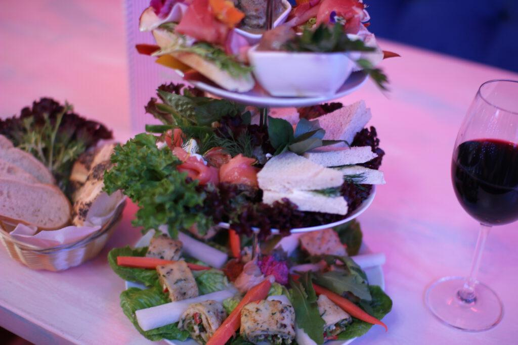 Wilde Matilde ist das angesagteste Deutsche Restaurant im Nikolaiviertel Berlin, Wilde Matilde ist gleichfalls die beste Bar in Berlin Nikolaiviertel mit Variete Show Dinner Bar, DIE Top Bar, JGA Berlin, Junggesellenabschied, Ticket, Gutscheine, Variete, Deutsches Restaurant, Eventlocation, Weihnachtsfeier, WildeMatildeberlin, Wildematilde, Carusel Bar, Karussellbar, Karussell Bar, Weihnachtsgeschenk, Restaurant, Bar, Eventlocation berlin, Frühstück, Brunch, Lunch Berlin, Café, Kaffee und Kuchen, Torte, Eis, Eiscafe, Mädelsabend, Junggesellenabschied Party in Berlin, Teamevent, Geburtstag, Firmenfeier, JGA, Variete, Terrasse, Biergarten, Cocktailbar, Patisserie, Konditorei, Junggesellenabschied Pakete, Geburtstag Paket, JGA Pakete, Firmenfeier, Firmen Paket, Geburtstags Frühstück, Event, Teamevents, Nikolaiviertel, DDR Essen, original berliner Currywurst, Mittag essen, DDR Mittag, Gin Menü, Gin Tasting, Cocktailkurs, Showgirls Berlin, Deutsche Küche, BestBarBerlin, Eventlocation, Kick Off Berlin, Brunch, Variete, BerlinBrunch, teamabend. Frühstücks Cafe, Geschenkidee, Wertgutschein, Gutscheine, Weihnachtsfeier, Firmenfeier, Tickets Berlin, Gutschein, Gutscheine in Berlin, Erlebnisse in Berlin, Restaurants für Gruppen Bars für Gruppen, Weihnachtsgutscheine, Weniger anzeigen
