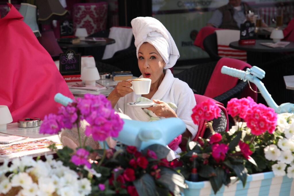 Brunchen mit der ganzen Familie - hier findet jeder etwas für sich! 2 Wilde Matilde ist das angesagteste Deutsche Restaurant im Nikolaiviertel Berlin, Wilde Matilde ist gleichfalls die beste Bar in Berlin Nikolaiviertel mit Variete Show Dinner Bar, DIE Top Bar, JGA Berlin, Junggesellenabschied, Ticket, Gutscheine, Variete, Deutsches Restaurant, Eventlocation, Weihnachtsfeier, WildeMatildeberlin, Wildematilde, Carusel Bar, Karussellbar, Karussell Bar, Weihnachtsgeschenk, Restaurant, Bar, Eventlocation berlin, Frühstück, Brunch, Lunch Berlin, Café, Kaffee und Kuchen, Torte, Eis, Eiscafe, Mädelsabend, Junggesellenabschied Party in Berlin, Teamevent, Geburtstag, Firmenfeier, JGA, Variete, Terrasse, Biergarten, Cocktailbar, Patisserie, Konditorei, Junggesellenabschied Pakete, Geburtstag Paket, JGA Pakete, Firmenfeier, Firmen Paket, Geburtstags Frühstück, Event, Teamevents, Nikolaiviertel, DDR Essen, original berliner Currywurst, Mittag essen, DDR Mittag, Gin Menü, Gin Tasting, Cocktailkurs, Showgirls Berlin, Deutsche Küche, BestBarBerlin, Eventlocation, Kick Off Berlin, Brunch, Variete, BerlinBrunch, teamabend. Frühstücks Cafe, Geschenkidee, Wertgutschein, Gutscheine, Weihnachtsfeier, Firmenfeier, Tickets Berlin, Gutschein, Gutscheine in Berlin, Erlebnisse in Berlin, Restaurants für Gruppen Bars für Gruppen, Weihnachtsgutscheine, Weniger anzeigen
