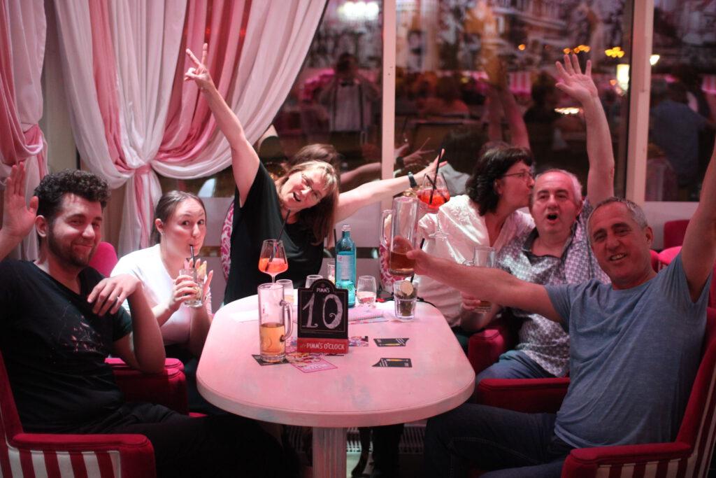 After Work Bar Alexanderplatz: Der ideale Ort für den entspannten Feierabend im Zentrum 1 After Work Entspannung mit dem Team in der WIlden Matilde im Nikolaiviertel