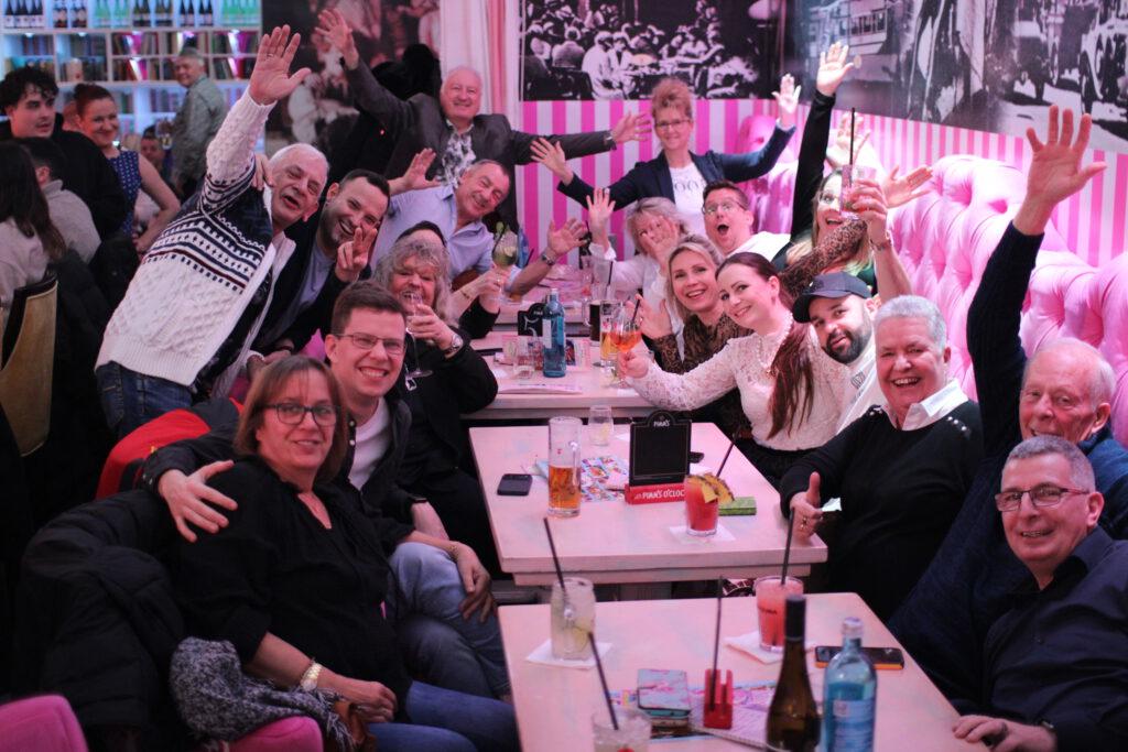 Varieté Theater Berlin Mitte: Spektakuläre Bühnenkunst und kulinarischer Genuss 6 Beste Burlesque Show Bar Berlin Lieschen Mueller im Fernsehturm am Alexanderplatz 33