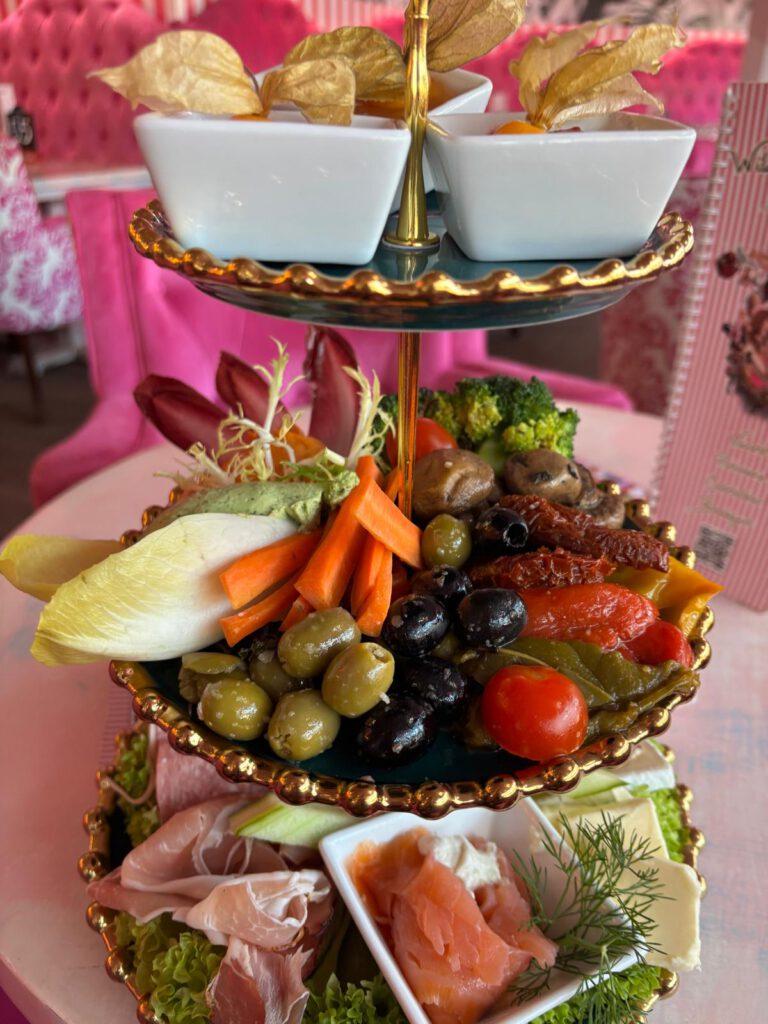 Frühstück Nikolaiviertel Berlin Mitte Etagere: Bunter Genuss am Morgen 2 Frühstück Nikolaiviertel Berlin Mitte Etagere