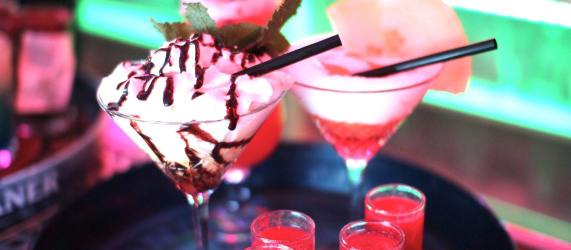 Wilde Matilde ist das angesagteste Deutsche Restaurant im Nikolaiviertel Berlin, Wilde Matilde ist gleichfalls die beste Bar in Berlin Nikolaiviertel mit Variete Show Dinner Bar, DIE Top Bar, JGA Berlin, Junggesellenabschied, Ticket, Gutscheine, Variete, Deutsches Restaurant, Eventlocation, Weihnachtsfeier, WildeMatildeberlin, Wildematilde, Carusel Bar, Karussellbar, Karussell Bar, Weihnachtsgeschenk, Restaurant, Bar, Eventlocation berlin, Frühstück, Brunch, Lunch Berlin, Café, Kaffee und Kuchen, Torte, Eis, Eiscafe, Mädelsabend, Junggesellenabschied Party in Berlin, Teamevent, Geburtstag, Firmenfeier, JGA, Variete, Terrasse, Biergarten, Cocktailbar, Patisserie, Konditorei, Junggesellenabschied Pakete, Geburtstag Paket, JGA Pakete, Firmenfeier, Firmen Paket, Geburtstags Frühstück, Event, Teamevents, Nikolaiviertel, DDR Essen, original berliner Currywurst, Mittag essen, DDR Mittag, Gin Menü, Gin Tasting, Cocktailkurs, Showgirls Berlin, Deutsche Küche, BestBarBerlin, Eventlocation, Kick Off Berlin, Brunch, Variete, BerlinBrunch, teamabend. Frühstücks Cafe, Geschenkidee, Wertgutschein, Gutscheine, Weihnachtsfeier, Firmenfeier, Tickets Berlin, Gutschein, Gutscheine in Berlin, Erlebnisse in Berlin, Restaurants für Gruppen Bars für Gruppen, Weihnachtsgutscheine, Weniger anzeigen