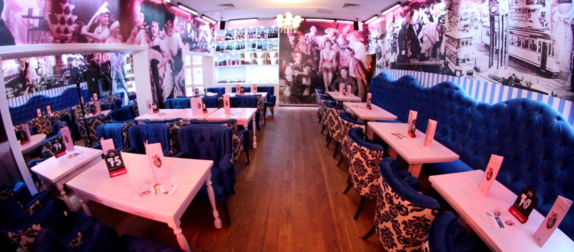 Im blauen Salon des Nikolaiviertels: Wo Berliner Geschichte und traditionelle Küche sich treffen