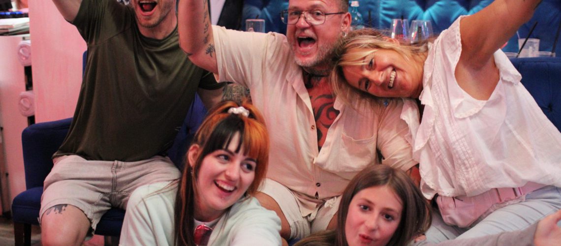 Bester Geburtstag in Berlin Freitag Abend Wilde MAtilde Variete Dinner Show und Karussell Bar im Nikolaiviertel
