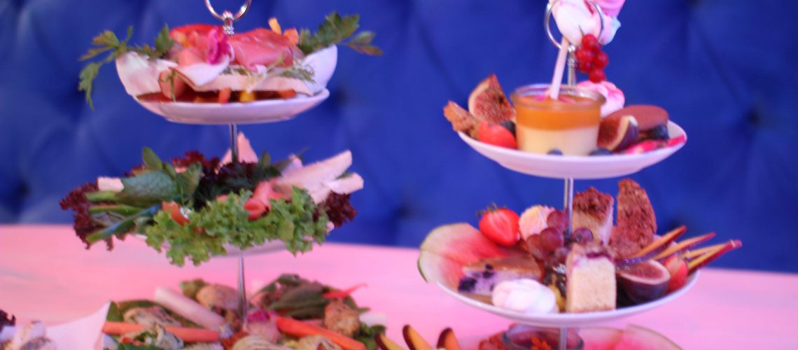 Wilde Matilde ist das angesagteste Deutsche Restaurant im Nikolaiviertel Berlin, Wilde Matilde ist gleichfalls die beste Bar in Berlin Nikolaiviertel mit Variete Show Dinner Bar, DIE Top Bar, JGA Berlin, Junggesellenabschied, Ticket, Gutscheine, Variete, Deutsches Restaurant, Eventlocation, Weihnachtsfeier, WildeMatildeberlin, Wildematilde, Carusel Bar, Karussellbar, Karussell Bar, Weihnachtsgeschenk, Restaurant, Bar, Eventlocation berlin, Frühstück, Brunch, Lunch Berlin, Café, Kaffee und Kuchen, Torte, Eis, Eiscafe, Mädelsabend, Junggesellenabschied Party in Berlin, Teamevent, Geburtstag, Firmenfeier, JGA, Variete, Terrasse, Biergarten, Cocktailbar, Patisserie, Konditorei, Junggesellenabschied Pakete, Geburtstag Paket, JGA Pakete, Firmenfeier, Firmen Paket, Geburtstags Frühstück, Event, Teamevents, Nikolaiviertel, DDR Essen, original berliner Currywurst, Mittag essen, DDR Mittag, Gin Menü, Gin Tasting, Cocktailkurs, Showgirls Berlin, Deutsche Küche, BestBarBerlin, Eventlocation, Kick Off Berlin, Brunch, Variete, BerlinBrunch, teamabend. Frühstücks Cafe, Geschenkidee, Wertgutschein, Gutscheine, Weihnachtsfeier, Firmenfeier, Tickets Berlin, Gutschein, Gutscheine in Berlin, Erlebnisse in Berlin, Restaurants für Gruppen Bars für Gruppen, Weihnachtsgutscheine, Weniger anzeigen