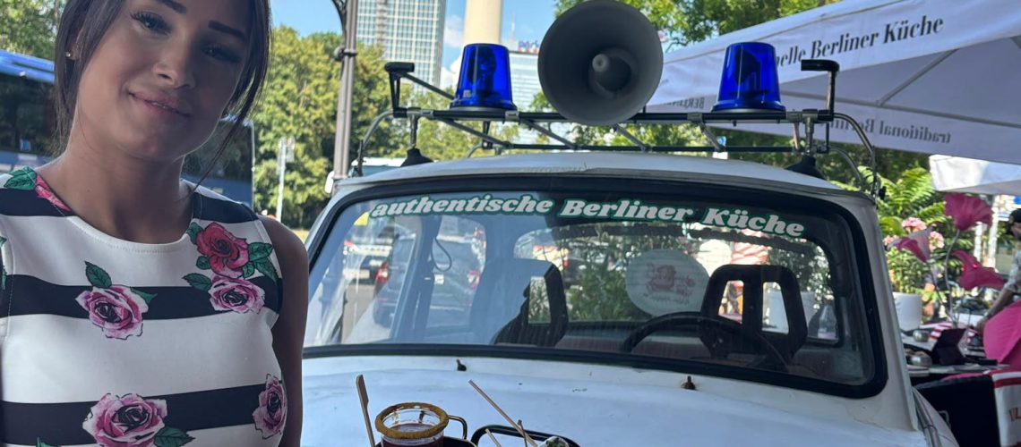 Mädelsabend Sommerlunch antike Karussellbar