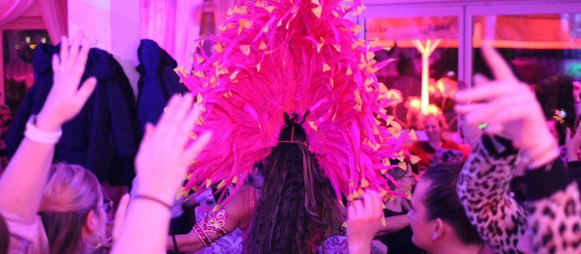 Wilde-Matilde-Deutsches-Restaurant-Variete-show-in-berlin-Nikolaiviertel