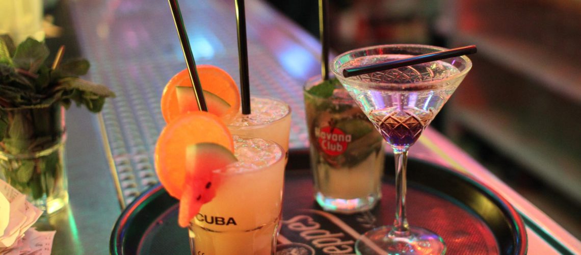 Wilde Matilde ist das angesagteste Deutsche Restaurant im Nikolaiviertel Berlin, Wilde Matilde ist gleichfalls die beste Bar in Berlin Nikolaiviertel mit Variete Show Dinner Bar, DIE Top Bar, JGA Berlin, Junggesellenabschied, Ticket, Gutscheine, Variete, Deutsches Restaurant, Eventlocation, Weihnachtsfeier, WildeMatildeberlin, Wildematilde, Carusel Bar, Karussellbar, Karussell Bar, Weihnachtsgeschenk, Restaurant, Bar, Eventlocation berlin, Frühstück, Brunch, Lunch Berlin, Café, Kaffee und Kuchen, Torte, Eis, Eiscafe, Mädelsabend, Junggesellenabschied Party in Berlin, Teamevent, Geburtstag, Firmenfeier, JGA, Variete, Terrasse, Biergarten, Cocktailbar, Patisserie, Konditorei, Junggesellenabschied Pakete, Geburtstag Paket, JGA Pakete, Firmenfeier, Firmen Paket, Geburtstags Frühstück, Event, Teamevents, Nikolaiviertel, DDR Essen, original berliner Currywurst, Mittag essen, DDR Mittag, Gin Menü, Gin Tasting, Cocktailkurs, Showgirls Berlin, Deutsche Küche, BestBarBerlin, Eventlocation, Kick Off Berlin, Brunch, Variete, BerlinBrunch, teamabend. Frühstücks Cafe, Geschenkidee, Wertgutschein, Gutscheine, Weihnachtsfeier, Firmenfeier, Tickets Berlin, Gutschein, Gutscheine in Berlin, Erlebnisse in Berlin, Restaurants für Gruppen Bars für Gruppen, Weihnachtsgutscheine, Weniger anzeigen