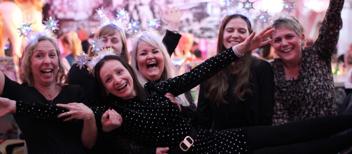 Wilde-Matilde-Deutsches-Restaurant-Variete-show-in-berlin-Nikolaiviertel