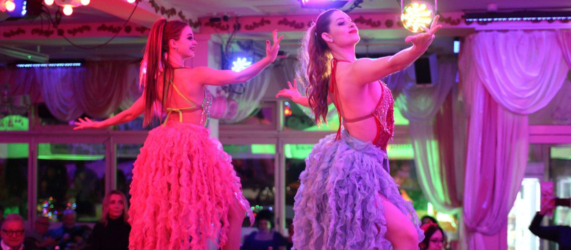 Wilde-Matilde-Deutsches-Restaurant-Variete-show-in-berlin-Nikolaiviertel-