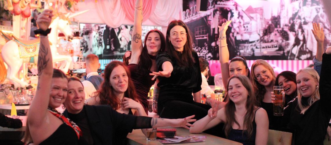 Wilde-Matilde-Deutsches-Restaurant-Variete-show-in-berlin-Nikolaiviertel