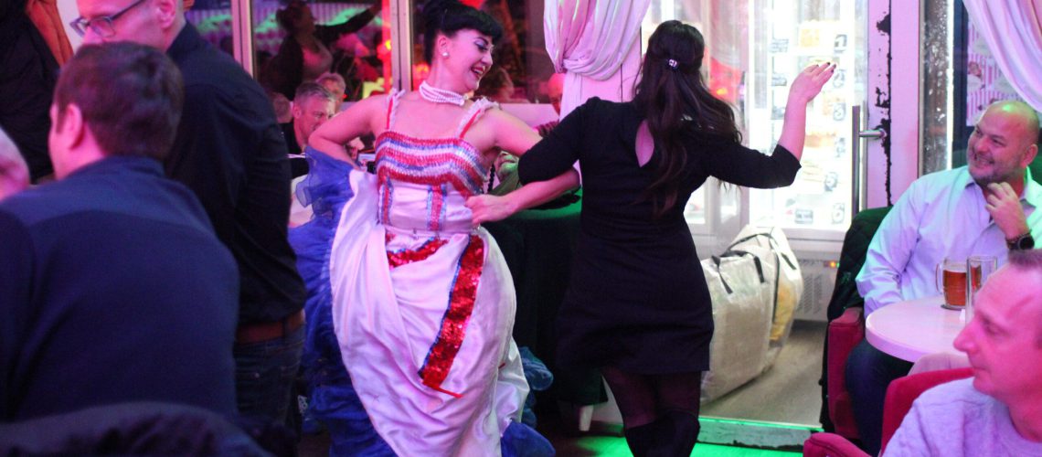 Wilde Matilde Show & Berliner Spezialitäten – Verhungert euer Berlin-Trip ohne DAS?